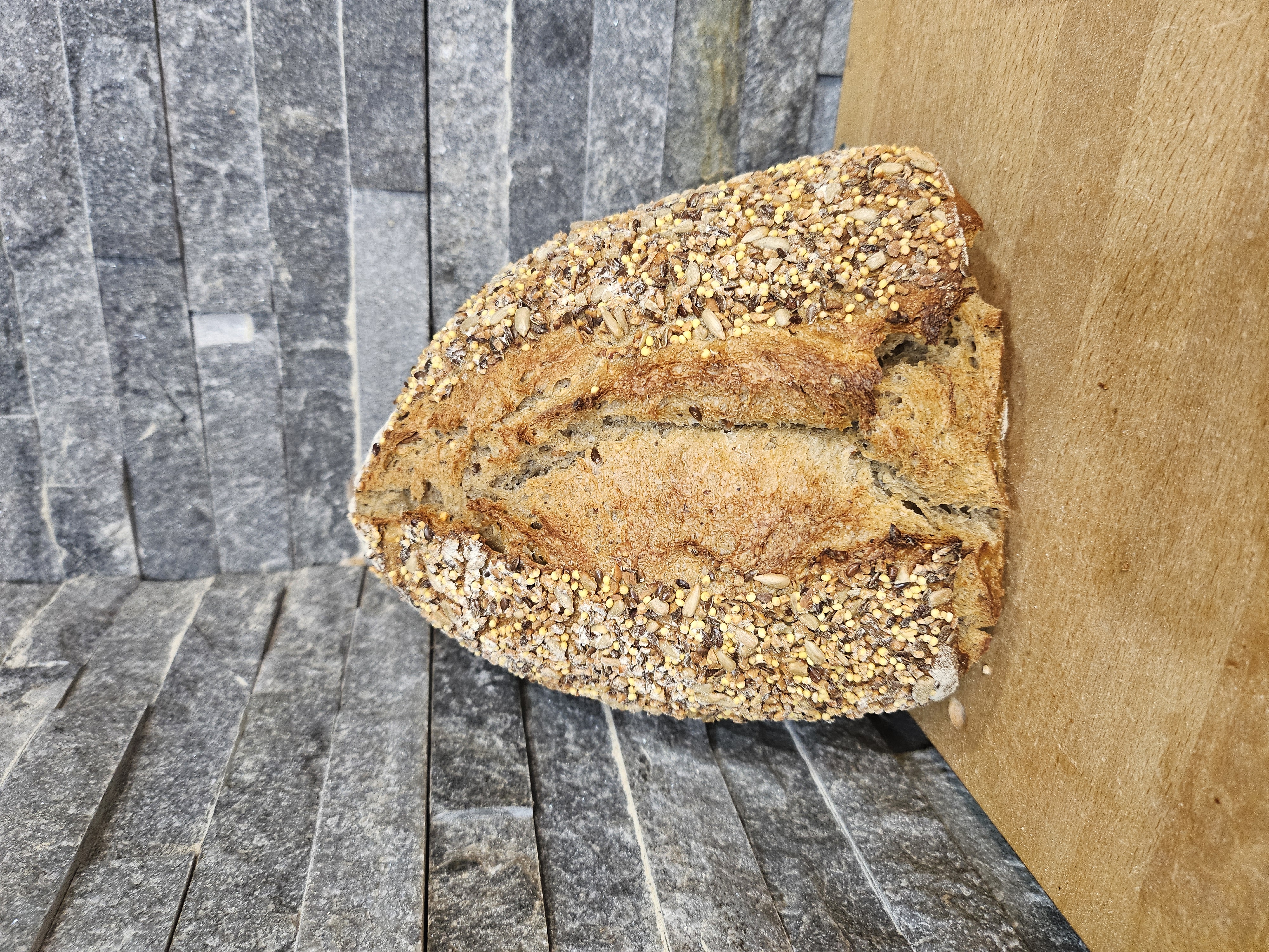 <div class="trix-content">
  <div><strong>Pain au sarrasin et aux graines</strong></div>
</div>
